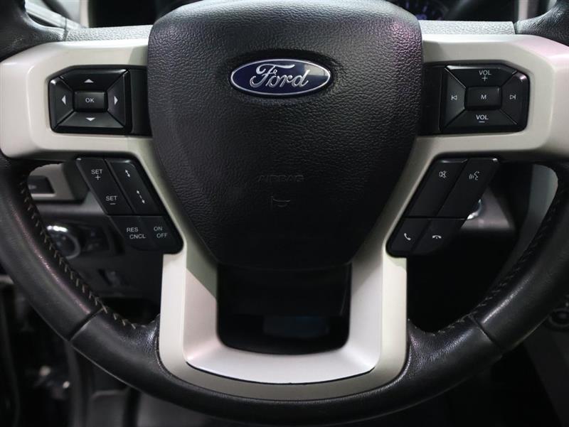 2021 FORD SUPER DUTY F-250 SRW LARIAT CREW CAB 4WD w/NAVIGATION SYSTEM & MOONROOF