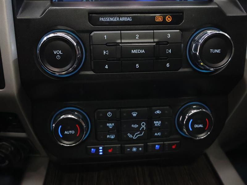 2021 FORD SUPER DUTY F-250 SRW LARIAT CREW CAB 4WD w/NAVIGATION SYSTEM & MOONROOF