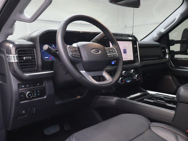 2024 FORD SUPER DUTY F-450 DRW LARIAT