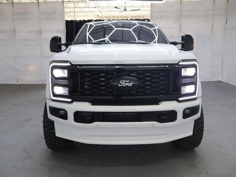 2024 FORD SUPER DUTY F-450 DRW LARIAT
