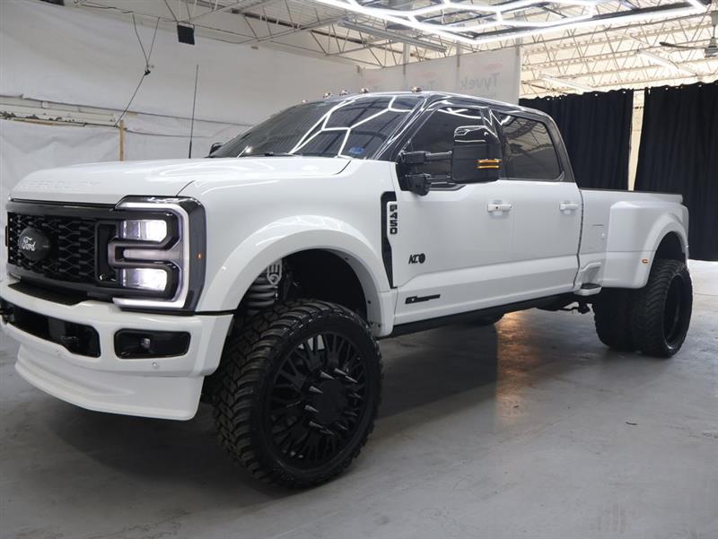 2024 FORD SUPER DUTY F-450 DRW LARIAT