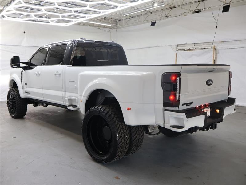 2024 FORD SUPER DUTY F-450 DRW LARIAT