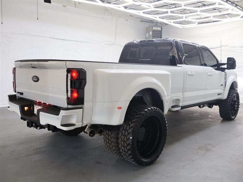 2024 FORD SUPER DUTY F-450 DRW LARIAT
