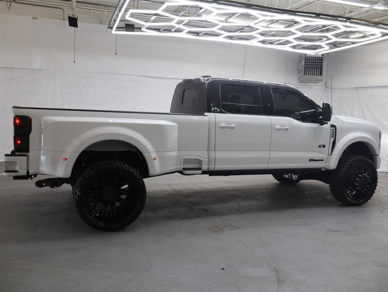 2024 FORD SUPER DUTY F-450 DRW LARIAT