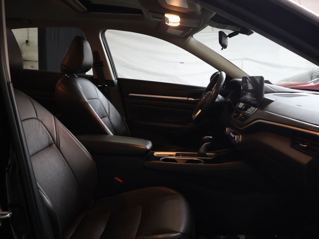 2023 Nissan Altima SL - Photo 9