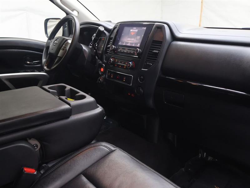2024 NISSAN TITAN SV
