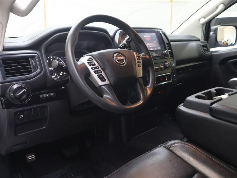 2024 NISSAN TITAN SV