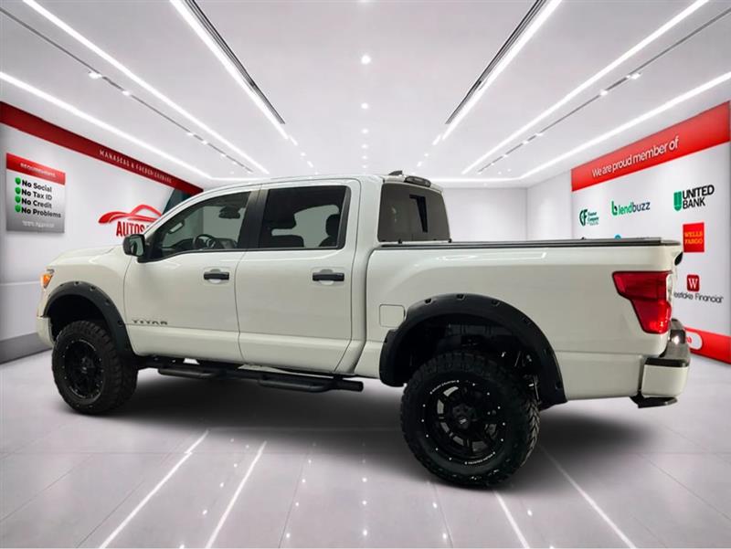 2024 NISSAN TITAN SV