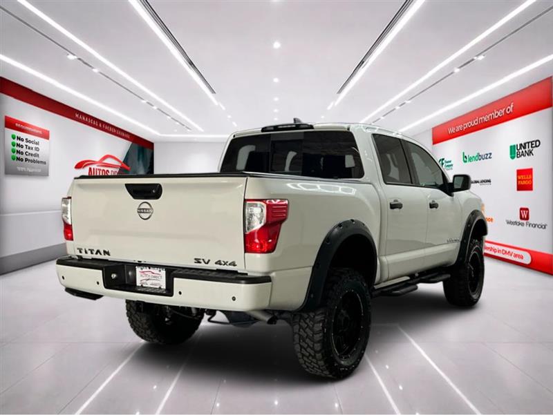 2024 NISSAN TITAN SV