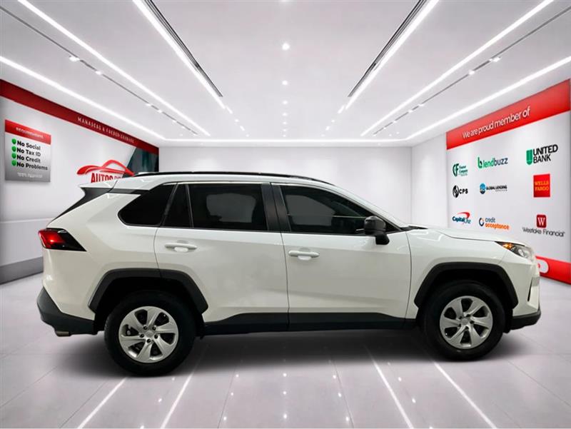 2020 TOYOTA RAV4 LE
