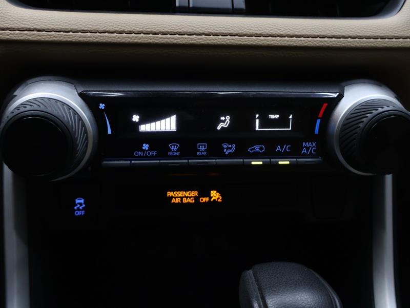 2020 TOYOTA RAV4 LE