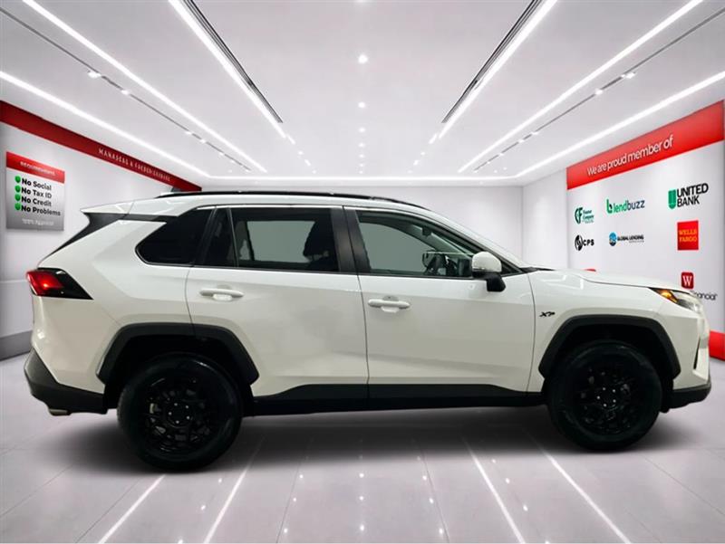 2022 TOYOTA RAV4 XLE