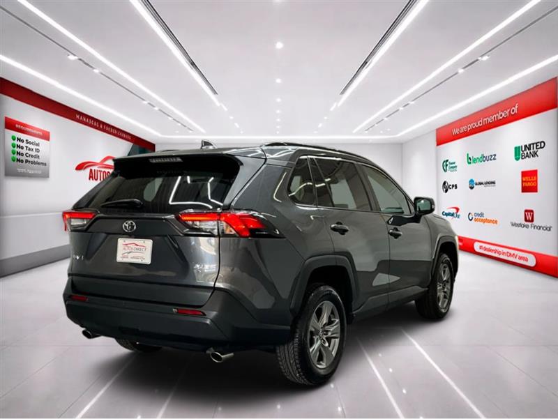 2022 TOYOTA RAV4 XLE