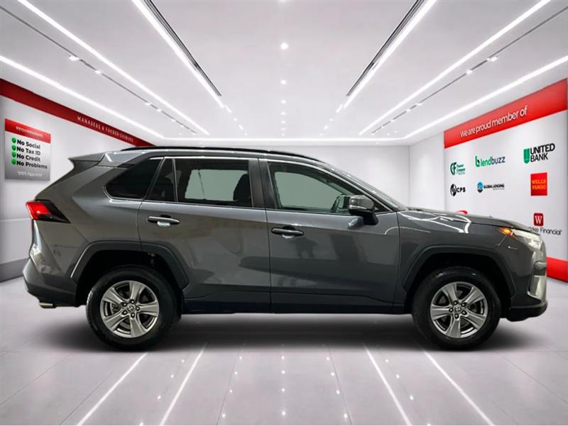 2022 TOYOTA RAV4 XLE