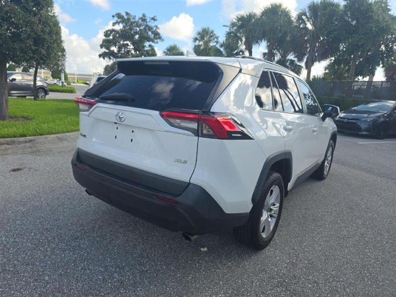 2021 TOYOTA RAV4 XLE