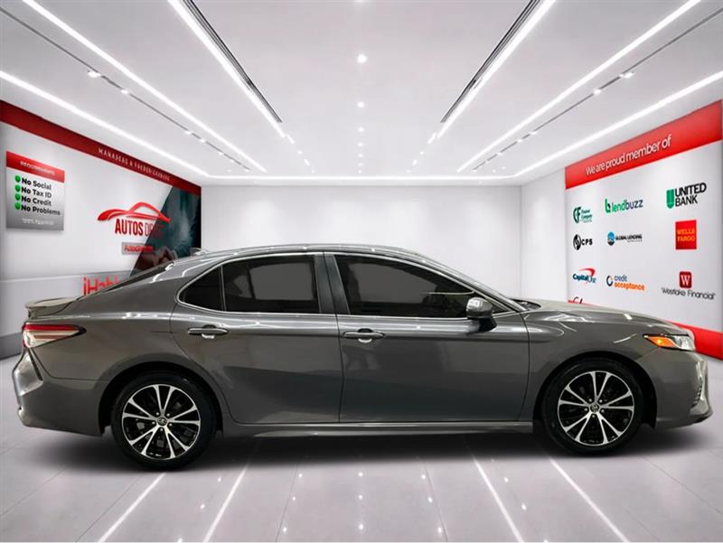 2019 TOYOTA CAMRY SE