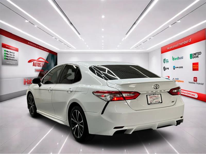 2018 TOYOTA CAMRY SE