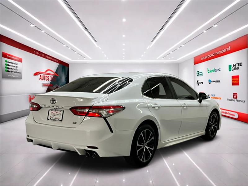 2018 TOYOTA CAMRY SE