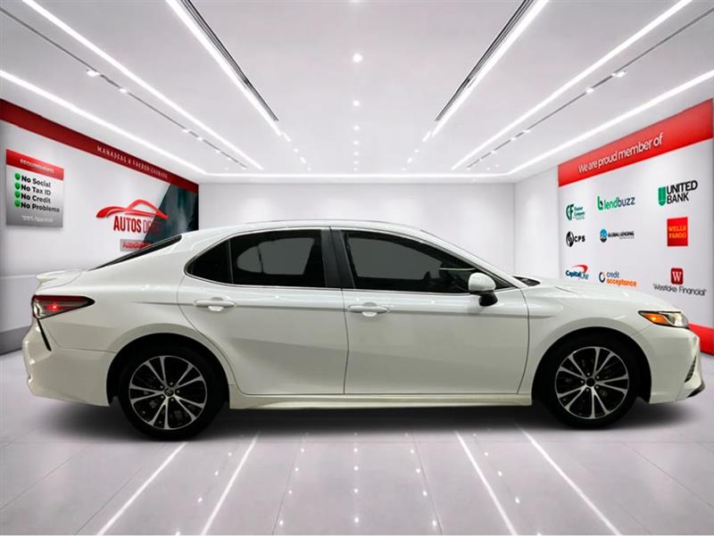 2018 TOYOTA CAMRY SE