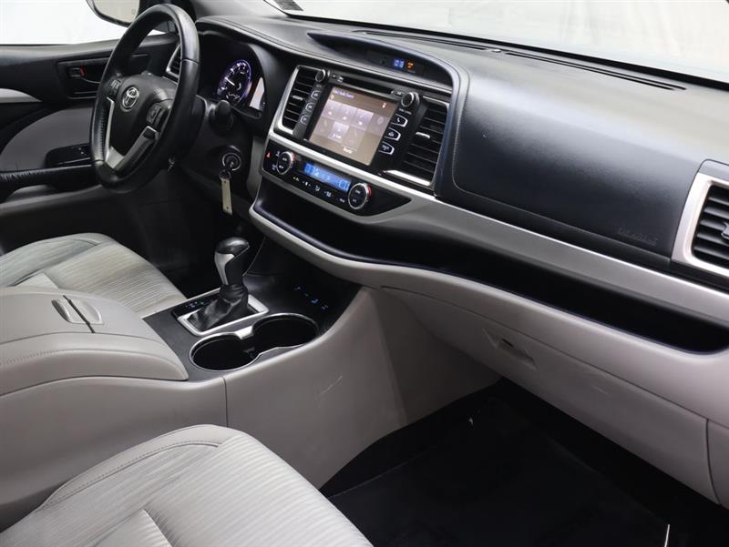 2016 TOYOTA HIGHLANDER LE PLUS