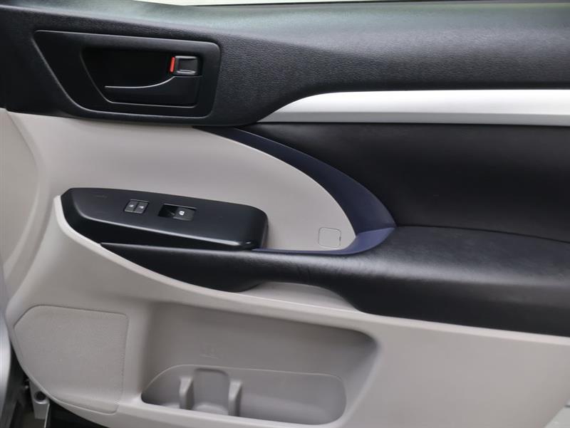 2016 TOYOTA HIGHLANDER LE PLUS