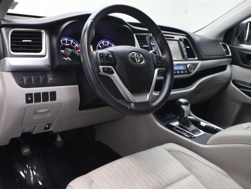 2016 TOYOTA HIGHLANDER LE PLUS