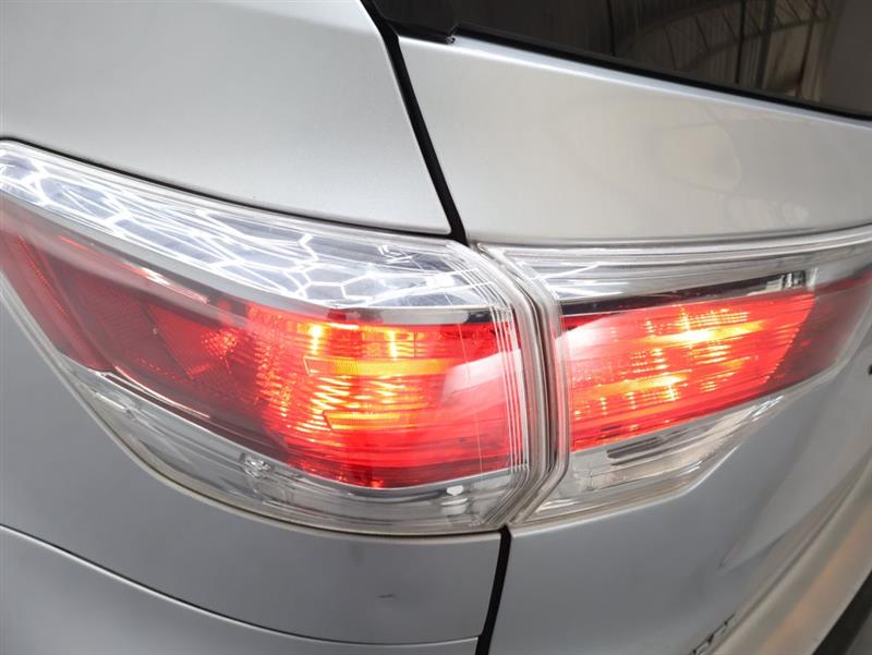 2016 TOYOTA HIGHLANDER LE PLUS