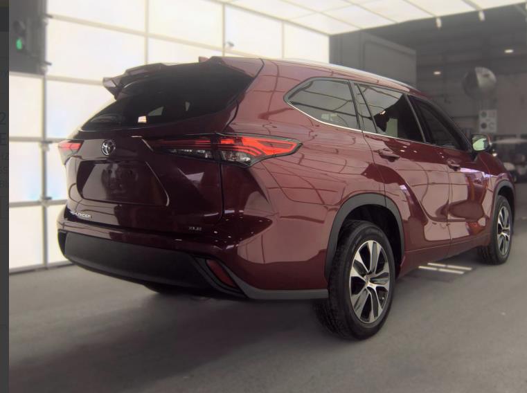 2021 TOYOTA HIGHLANDER XLE