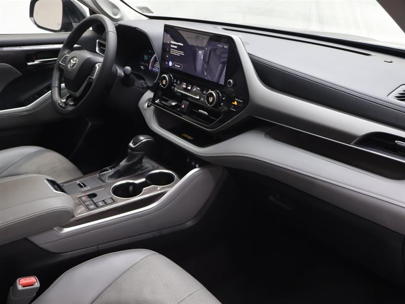 2024 TOYOTA HIGHLANDER LIMITED