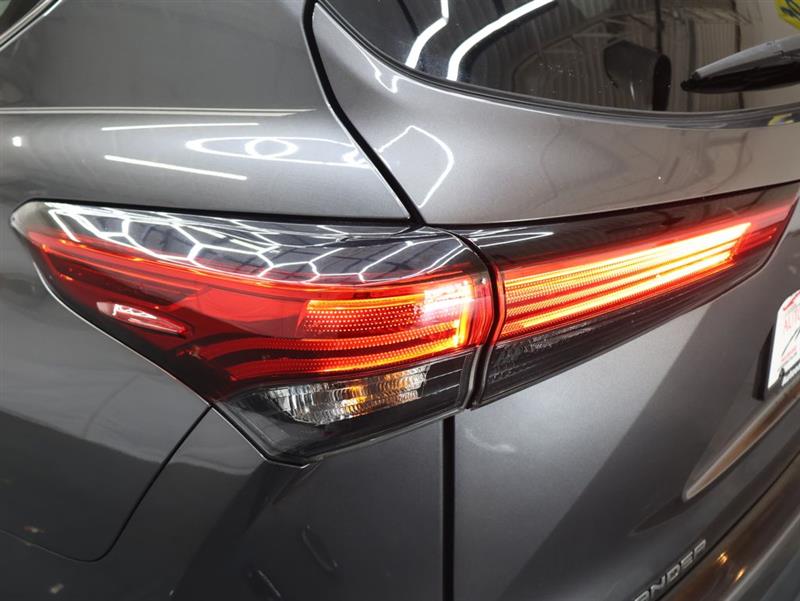 2023 TOYOTA HIGHLANDER HYBRID LE