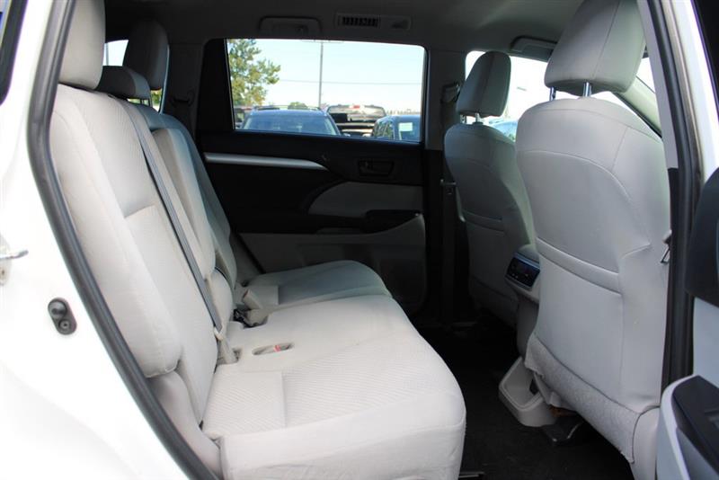 2019 TOYOTA HIGHLANDER LE