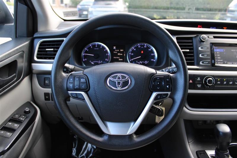 2019 TOYOTA HIGHLANDER LE
