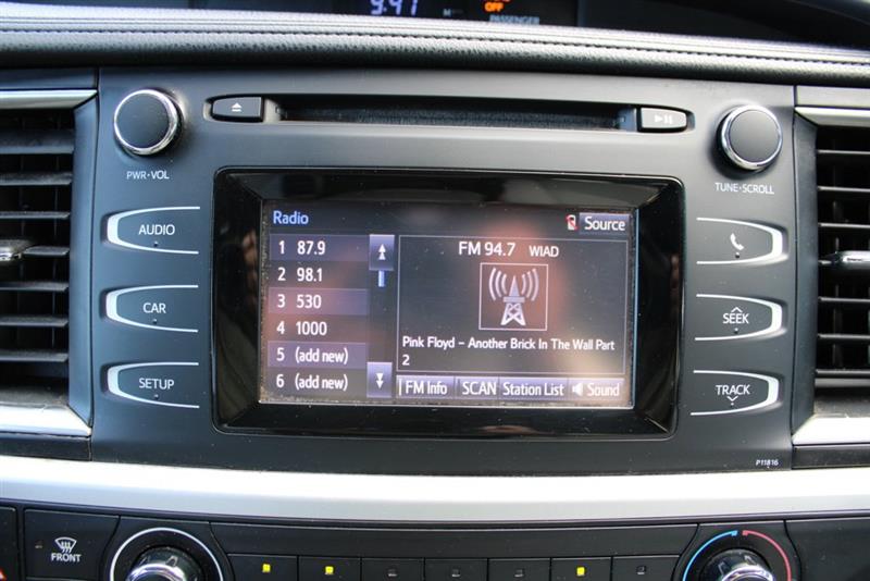 2019 TOYOTA HIGHLANDER LE