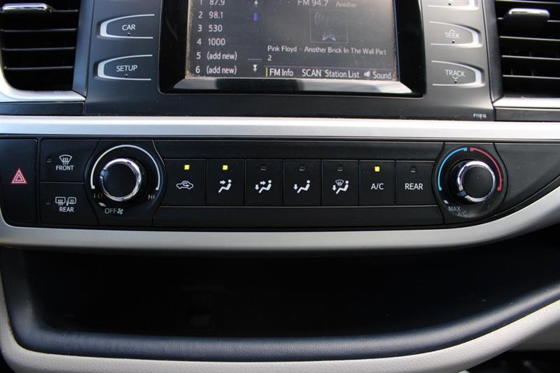 2019 TOYOTA HIGHLANDER LE