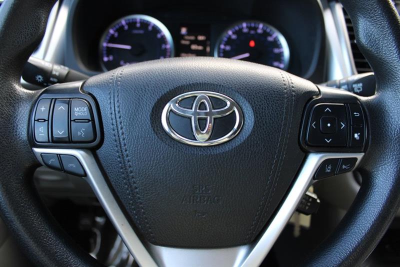 2019 TOYOTA HIGHLANDER LE
