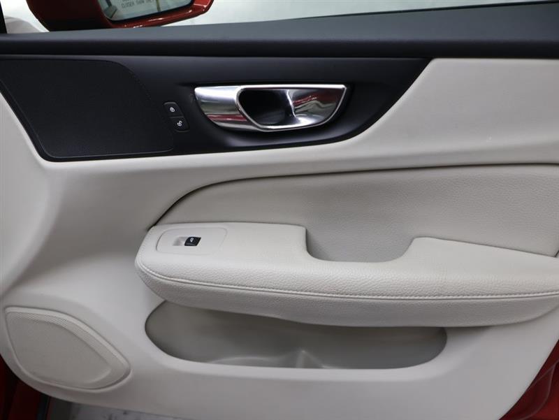 2019 VOLVO S60 MOMENTUM