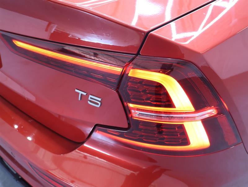 2019 VOLVO S60 MOMENTUM