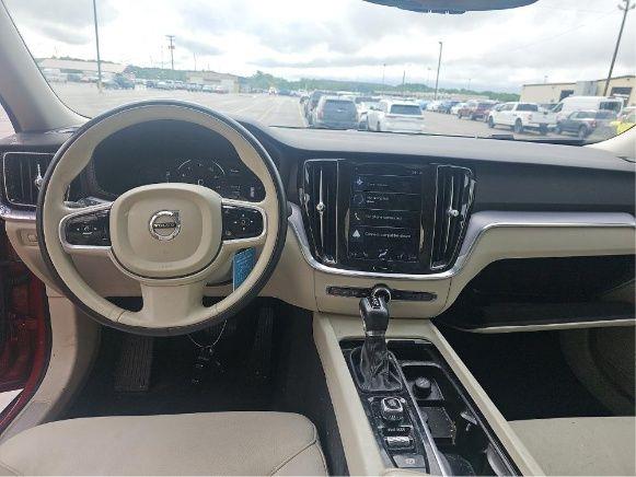 2019 VOLVO S60 MOMENTUM
