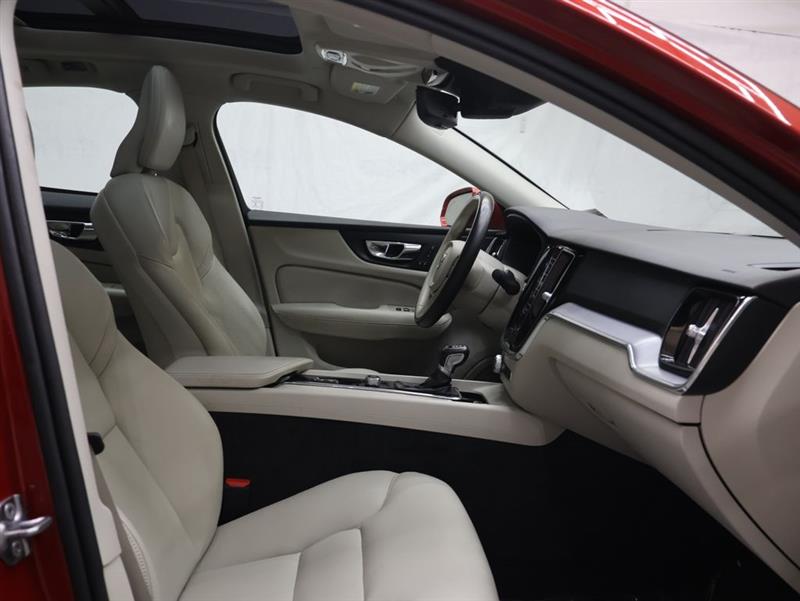 2019 VOLVO S60 MOMENTUM