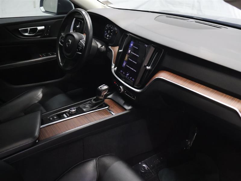 2021 VOLVO S60 MOMENTUM