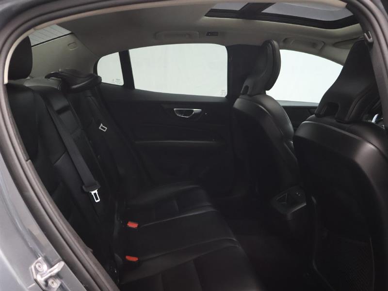 2021 VOLVO S60 MOMENTUM