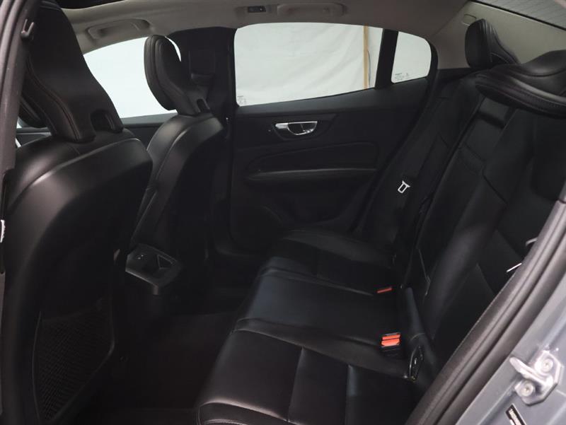 2021 VOLVO S60 MOMENTUM