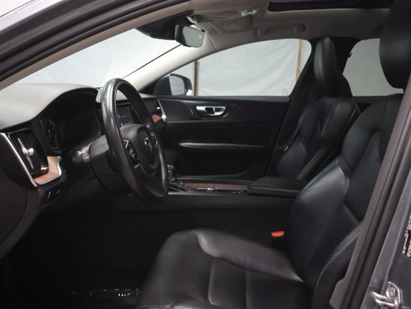 2021 VOLVO S60 MOMENTUM