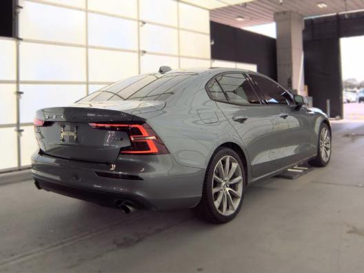 2021 VOLVO S60 MOMENTUM