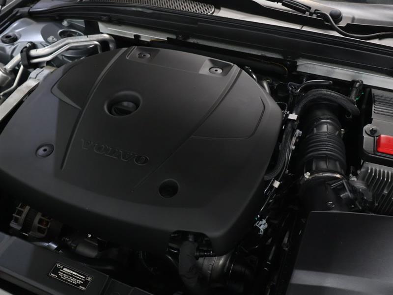 2021 VOLVO S60 MOMENTUM