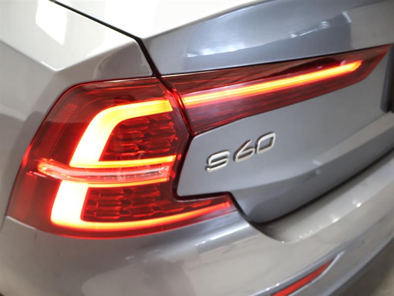 2021 VOLVO S60 MOMENTUM