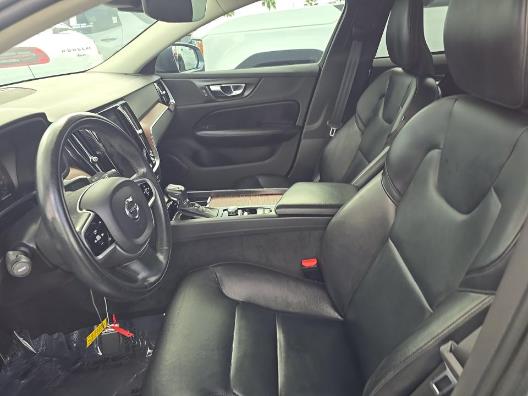 2021 VOLVO S60 MOMENTUM