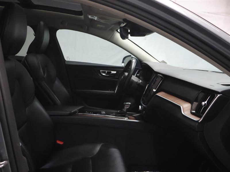 2021 VOLVO S60 MOMENTUM