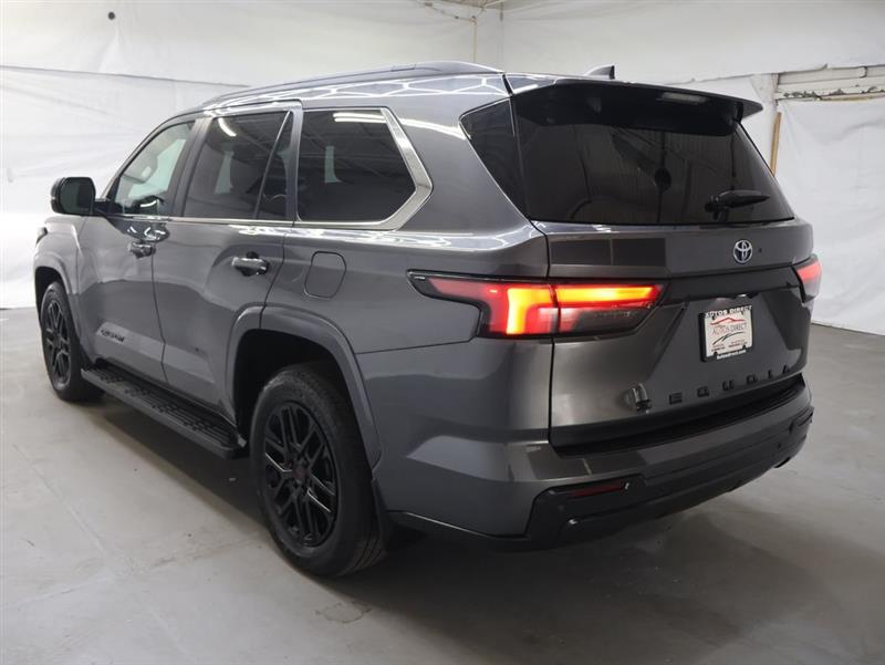 2024 TOYOTA SEQUOIA SR5