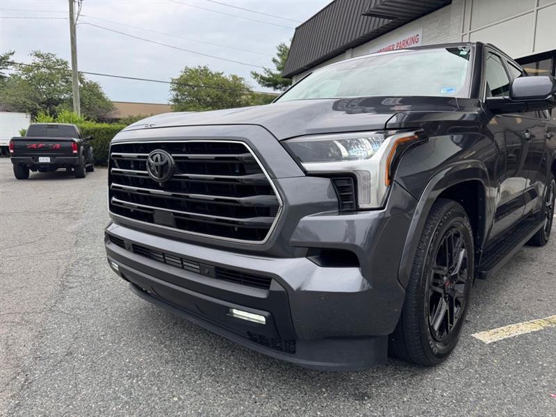 2024 TOYOTA SEQUOIA SR5